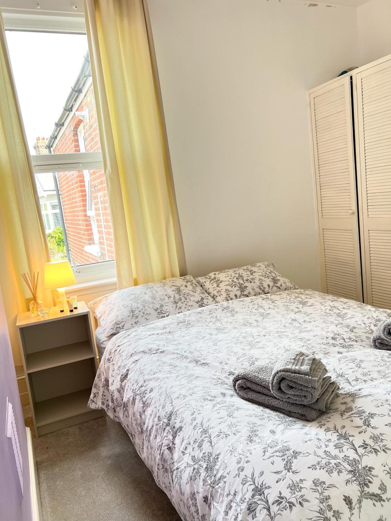 Welcome 2 Bedrooms Flat In Wimbledon London Exteriör bild