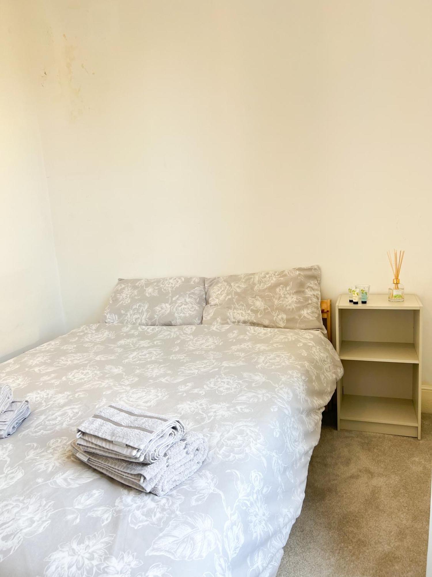 Welcome 2 Bedrooms Flat In Wimbledon London Exteriör bild